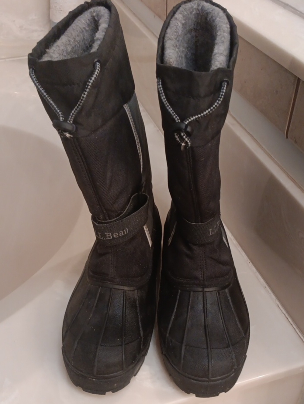 L.L. Bean Kids Size 7 Black Insulated Winter Boots